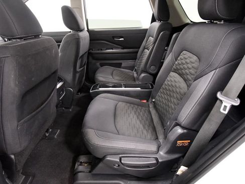 Used 2022 Nissan Pathfinder SV w/ SV Premium Package AWD/4WD image 15