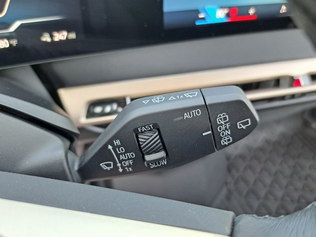 Used 2025 BMW iX xDrive50 w/ Premium Package AWD/4WD image 11