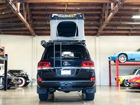 Used 2019 Toyota Land Cruiser image 13