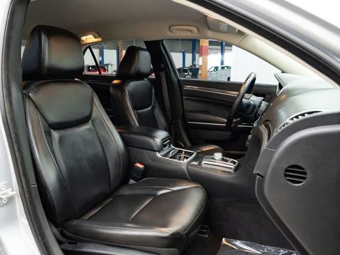 Used 2021 Chrysler 300 Touring L RWD image 30