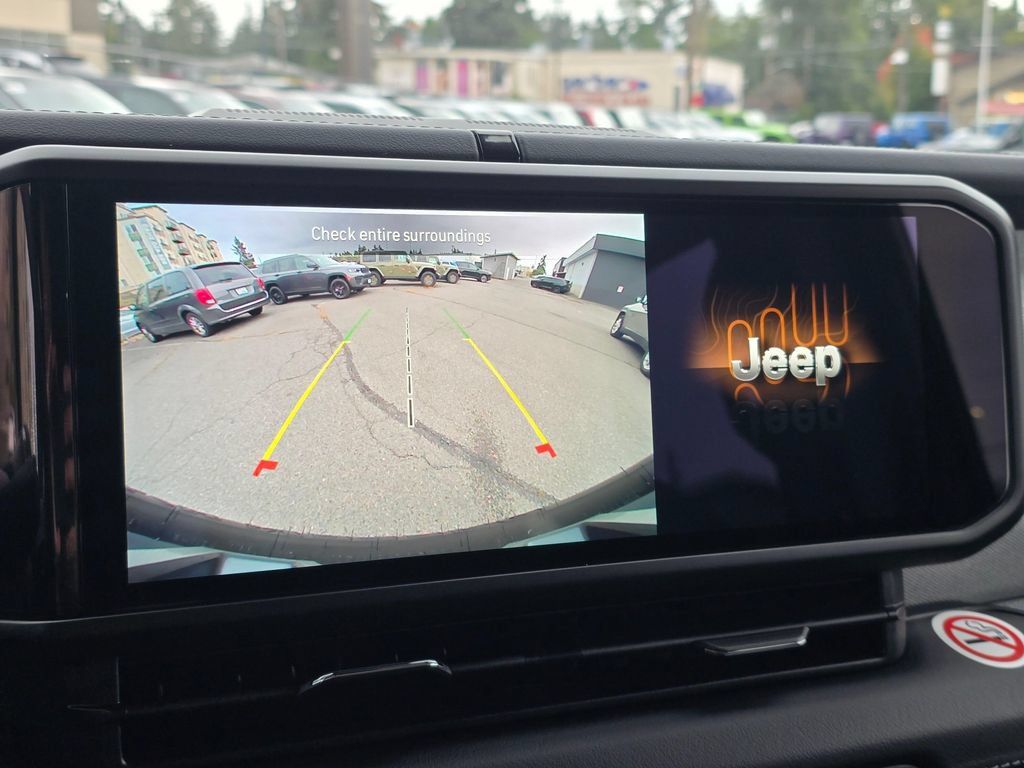 Used 2025 Jeep Wrangler Unlimited Sahara AWD/4WD image 24
