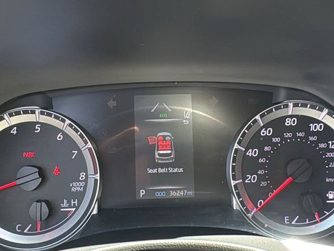 Used 2021 Toyota Highlander LE FWD image 15