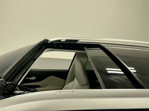 Used 2021 Jeep Cherokee Limited image 19