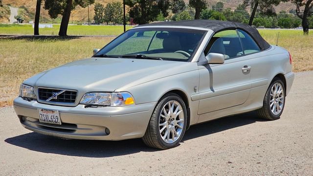 Used 2004 Volvo C70 HT FWD image 2