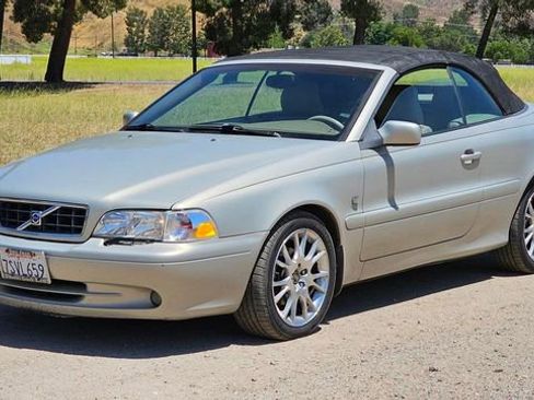 Used 2004 Volvo C70 HT image 2