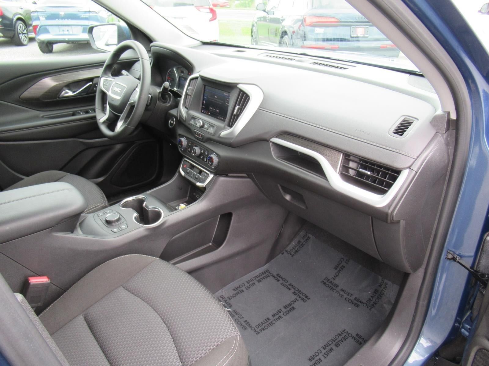 Used 2024 GMC Terrain SLE w/ Driver Convenience Package FWD image 12