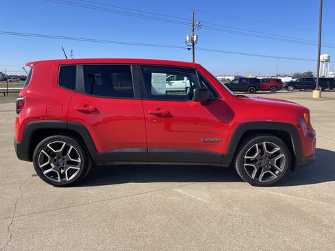 Used 2021 Jeep Renegade Sport image 3