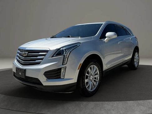 Used 2018 Cadillac XT5 FWD image 3