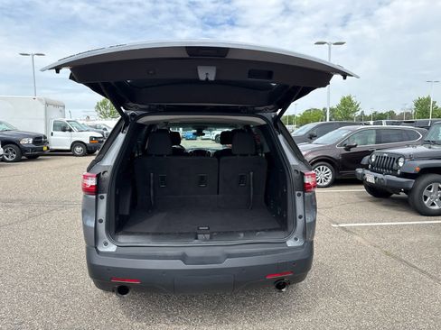 Used 2020 Chevrolet Traverse LT w/ Driver Confidence II Package AWD/4WD image 8