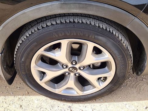 Used 2019 Kia Sorento EX image 17