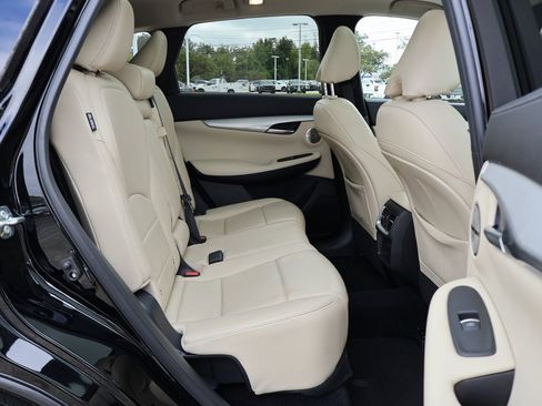 Used 2022 INFINITI QX50 Essential image 10