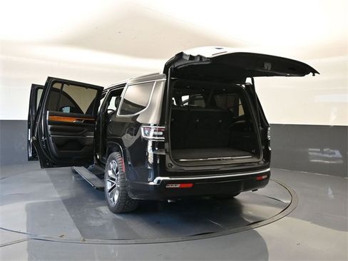 Used 2022 Jeep Grand Wagoneer Series III image 36