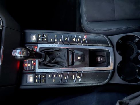 Used 2018 Porsche Macan Base AWD 4dr SUV image 13