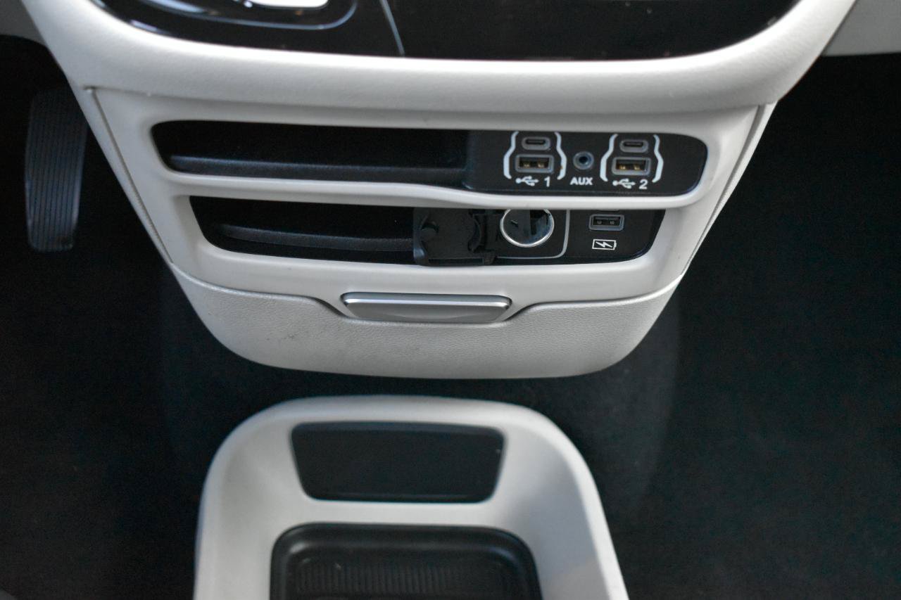 Used 2022 Chrysler Pacifica Touring-L FWD image 41