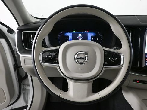 Used 2023 Volvo XC60 B5 Core AWD/4WD image 2