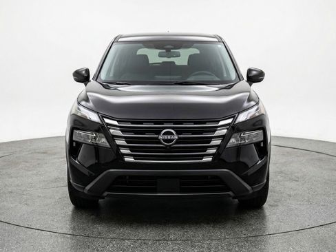 Used 2025 Nissan Rogue SV image 2