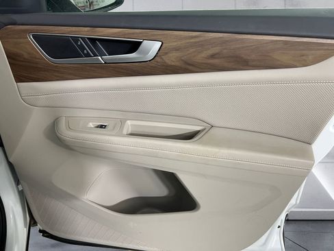 Used 2025 Volkswagen Atlas SE image 13