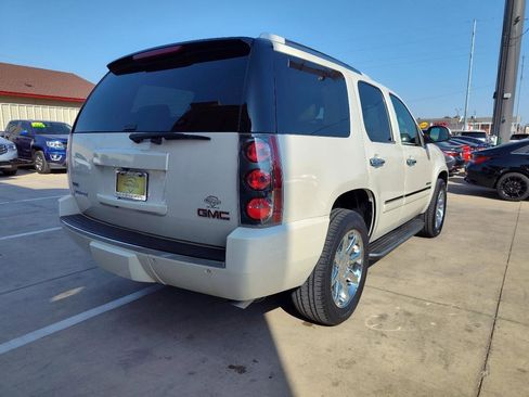 Used 2011 GMC Yukon Denali image 8