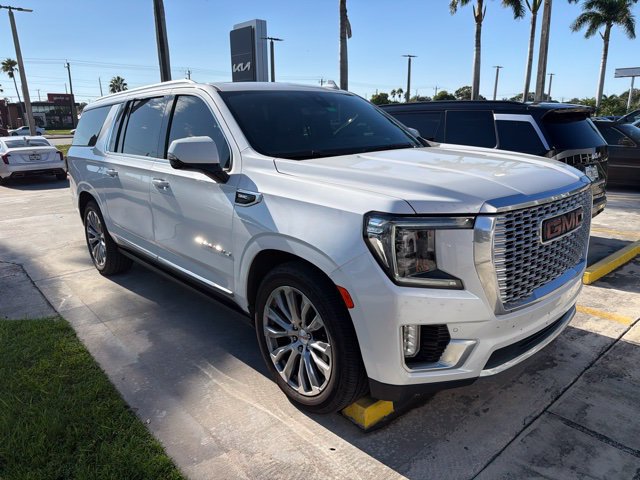 Used 2021 GMC Yukon XL Denali w/ Denali Ultimate Package AWD/4WD image 2