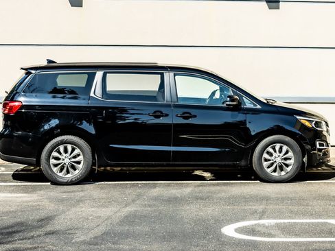 Used 2020 Kia Sedona LX FWD image 9