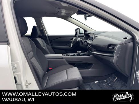Used 2025 Nissan Rogue SV AWD/4WD image 14