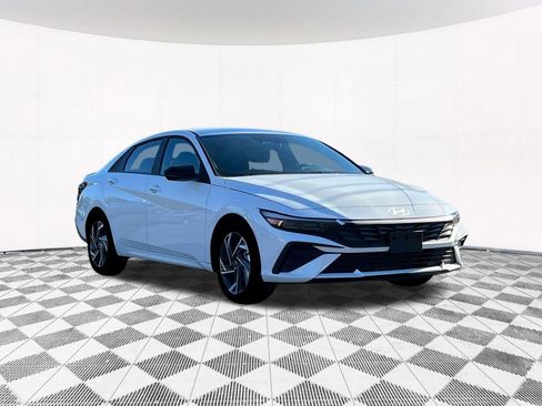 Used 2025 Hyundai Elantra Sport w/ Cargo Package image 18