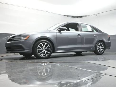 Used 2018 Volkswagen Jetta SE FWD image 32
