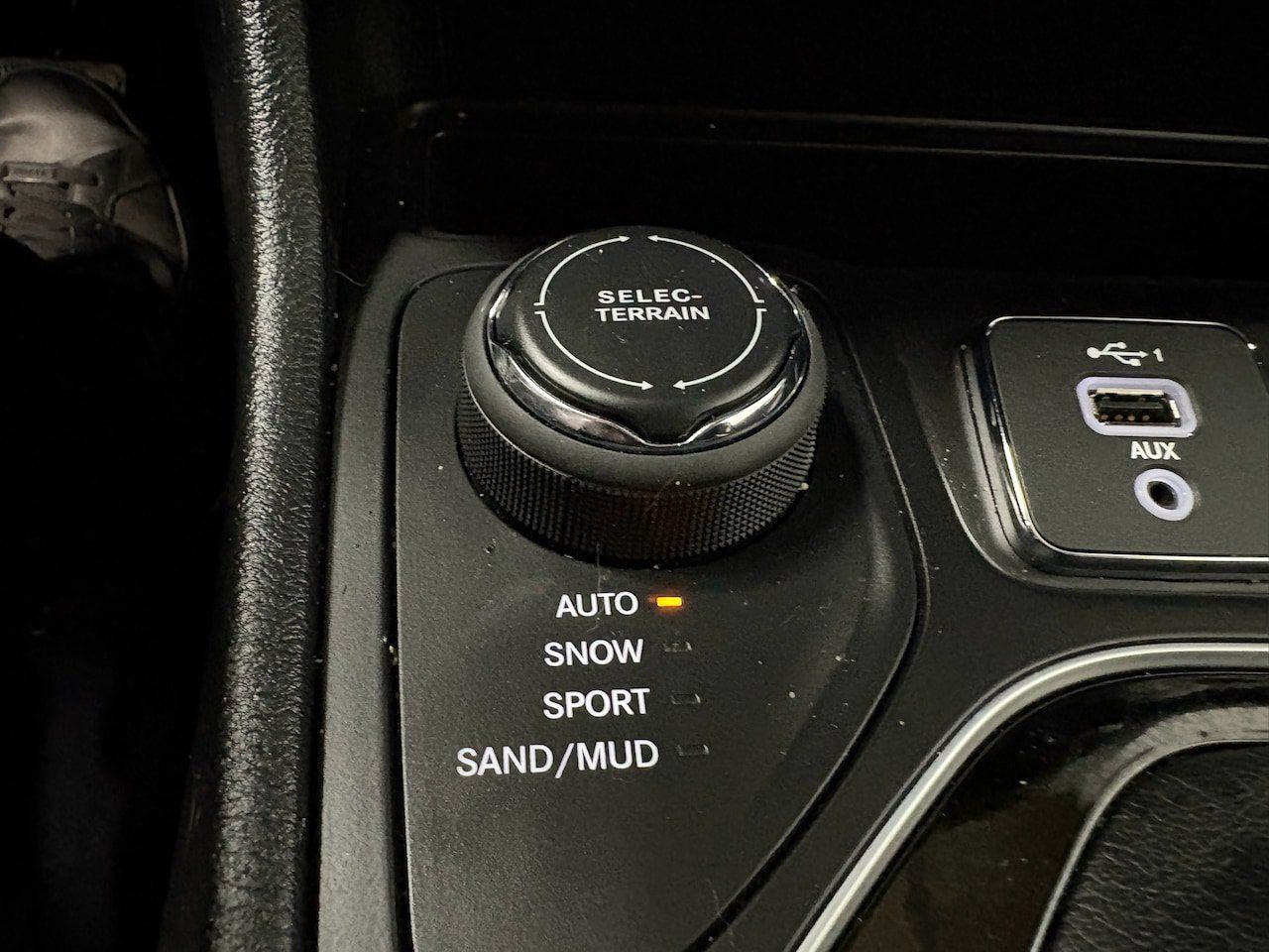 Used 2022 Jeep Cherokee Limited w/ Mopar Interior Package AWD/4WD image 19