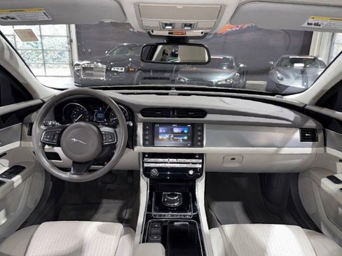 Used 2017 Jaguar XF Prestige image 9