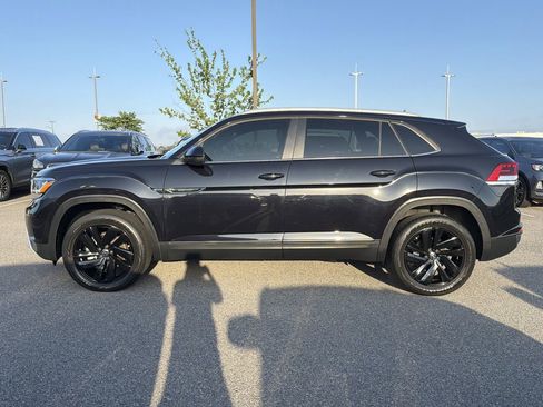 Used 2022 Volkswagen Atlas Cross Sport SE w/ Black Wheel Package FWD image 2