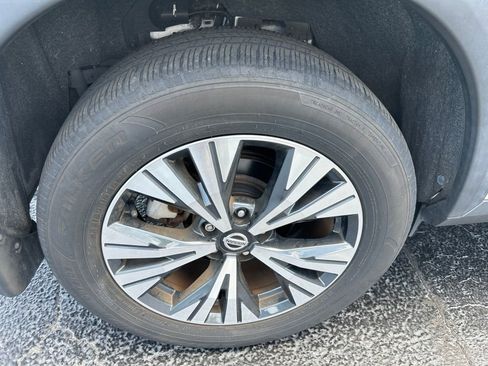 Certified 2021 Nissan Rogue SV w/ Premium Package FWD image 12