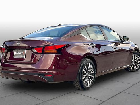 Used 2025 Nissan Altima 2.5 SV FWD image 12