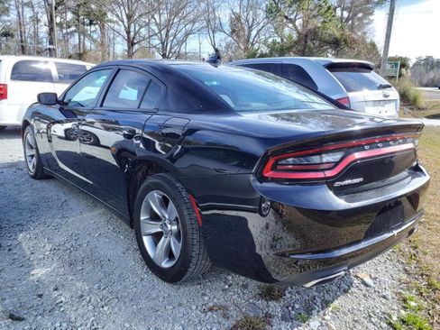 Used 2016 Dodge Charger SXT image 3