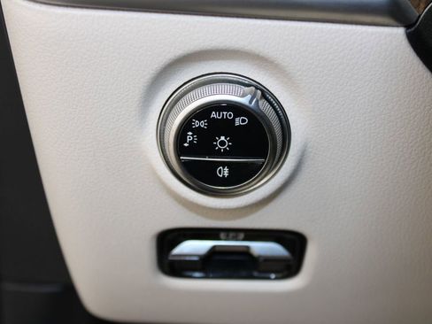 Used 2025 Mercedes-Benz C 300 4MATIC Sedan image 19