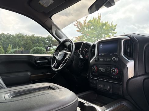 Used 2022 Chevrolet Silverado 1500 LT Trail Boss w/ Bed Protection Package AWD/4WD image 6