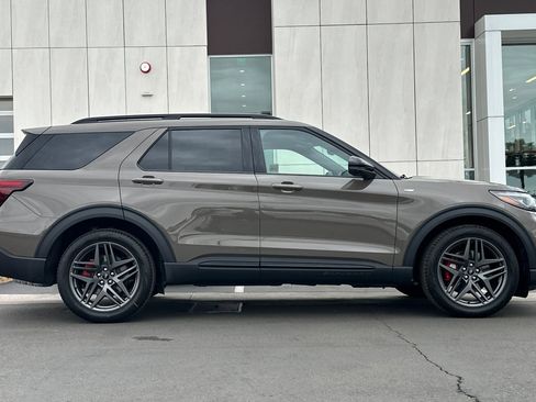 New 2026 Ford Explorer ST-Line w/ ST-Line Street Pack image 2