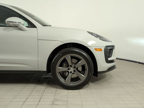 Certified 2025 Porsche Macan AWD/4WD image 11