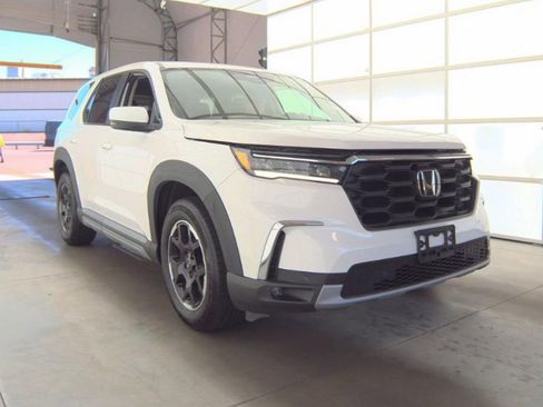 Used 2025 Honda Pilot EX-L image 4