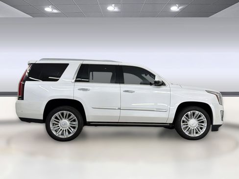 Used 2017 Cadillac Escalade Platinum RWD image 8