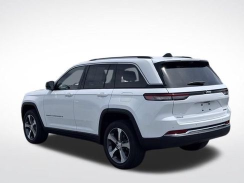 Certified 2023 Jeep Grand Cherokee Limited w/ Luxury Tech Group II AWD/4WD image 9