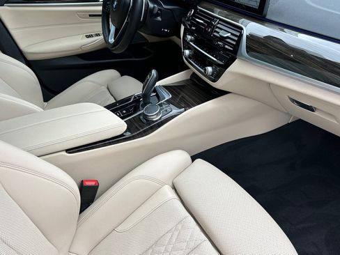Used 2023 BMW 530i w/ Premium Package RWD image 14