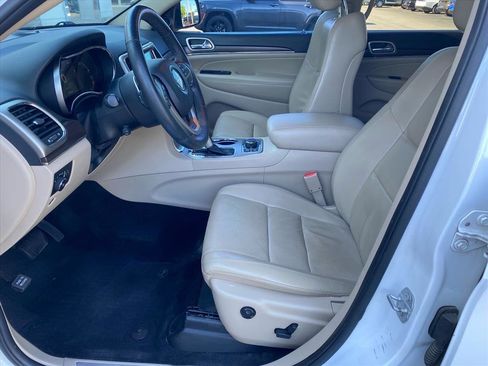 Used 2017 Jeep Grand Cherokee Limited w/ Luxury Group II AWD/4WD image 9