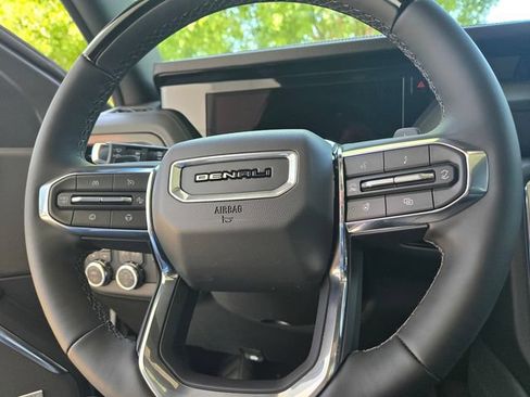 New 2026 GMC Yukon XL Denali w/ Denali Reserve Package AWD/4WD image 13