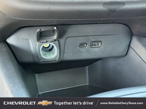 Used 2025 Chevrolet Trax RS w/ Sunroof Package FWD image 21