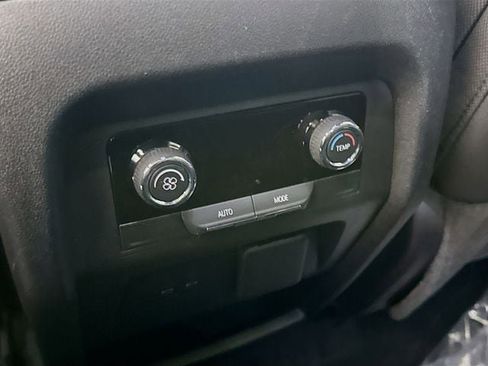 Used 2024 Chevrolet Traverse LT image 26