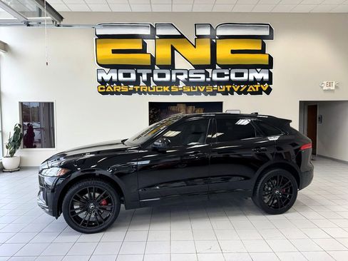Used 2019 Jaguar F-PACE S image 4