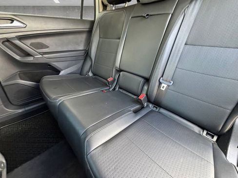 Used 2018 Volkswagen Tiguan SEL FWD image 28