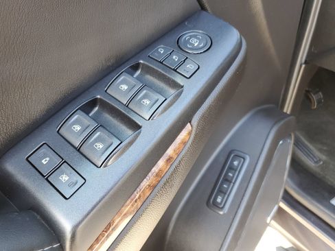 Used 2017 Chevrolet Suburban Premier AWD/4WD image 14