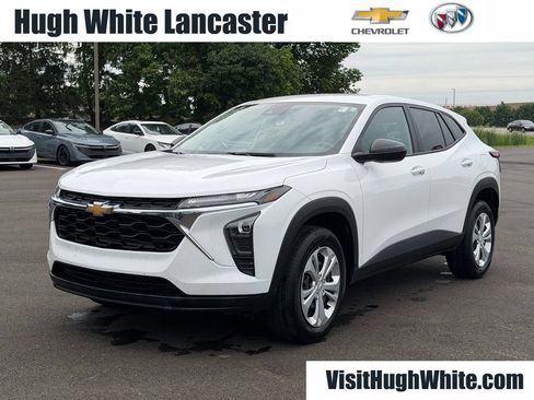 Used 2024 Chevrolet Trax LS FWD image 2