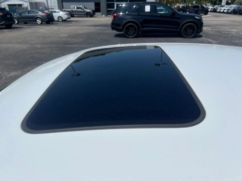 Used 2025 Hyundai Elantra SEL FWD image 4